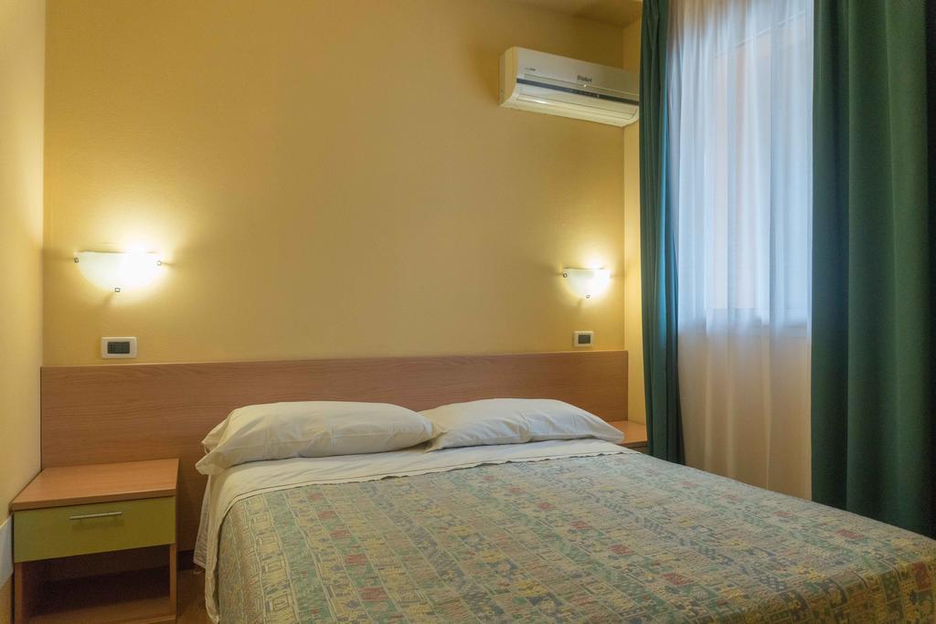 Ristorante Albergo Al Donatore Teòr Стая снимка