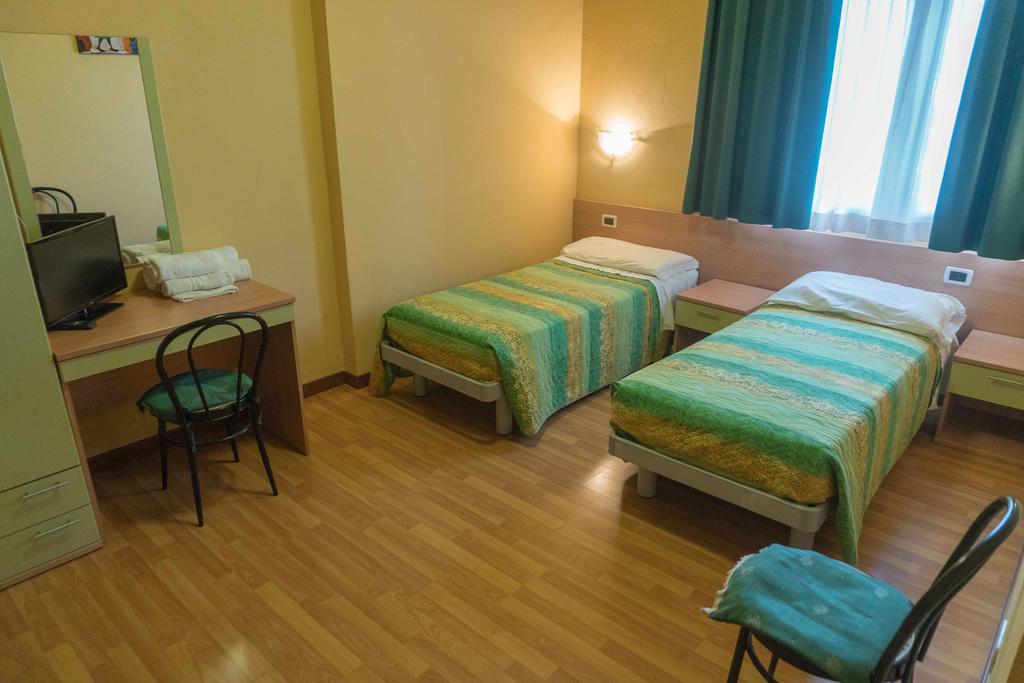 Ristorante Albergo Al Donatore Teòr Стая снимка